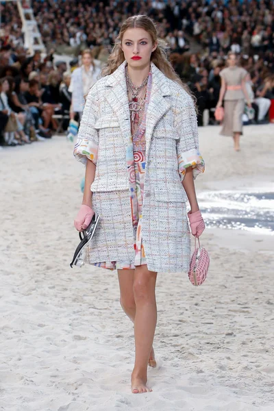 Look 13